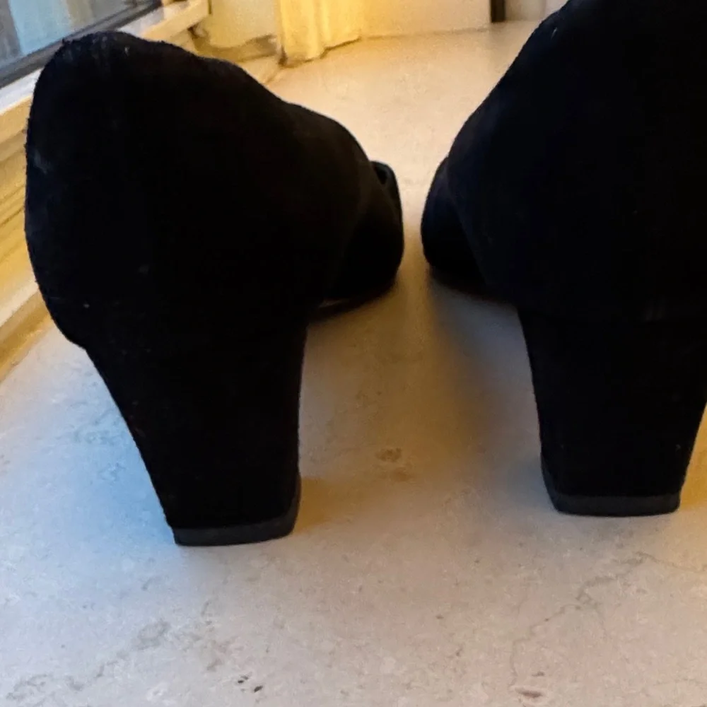 Manolo Blahnik Black Suede “Okkatopia” Pumps